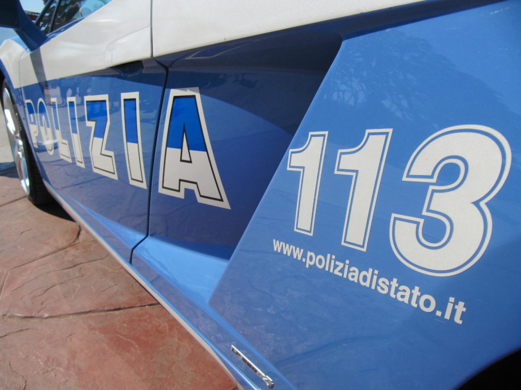 Ladro sorpreso in tabaccheria minaccia di dare fuoco al titolare. Era sapone e non benzina