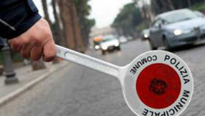 Polizia Municipale denuncia 45enne fermata due volte senza patente e anche senza copertura assicurativa