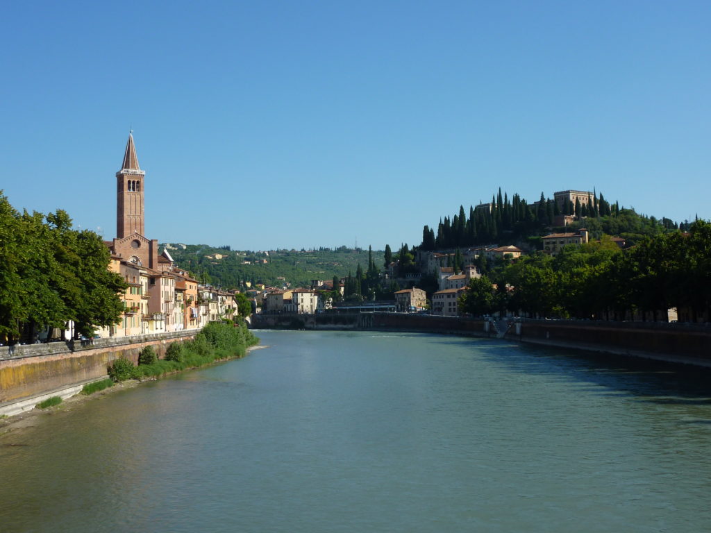 Le piogge alzano il livello dell’Adige. Monitoraggio della Protezione Civile