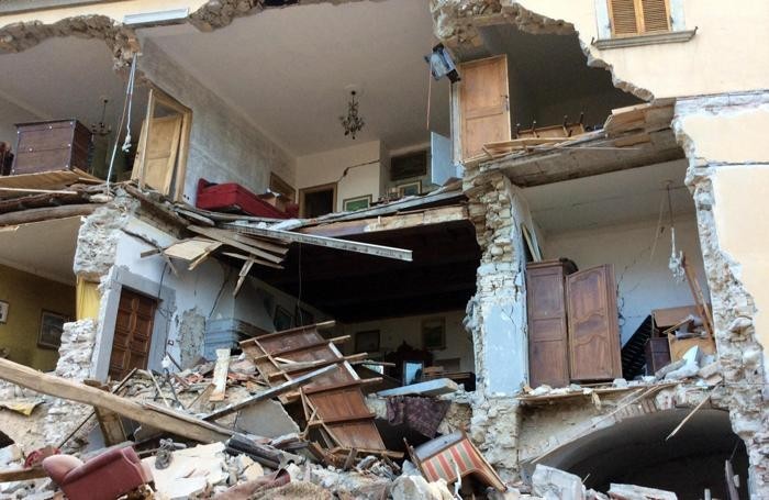 Forte terremoto tra Lazio e Marche, decine di morti ma si scava tra le macerie. Amatrice, Arquata e Pescara del Tronto distrutte