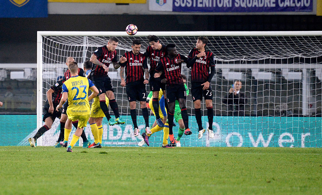 L’Aeroplanino vola altissimo, i Mussi Volanti, invece, non decollano: Chievo–Milan finisce 1-3