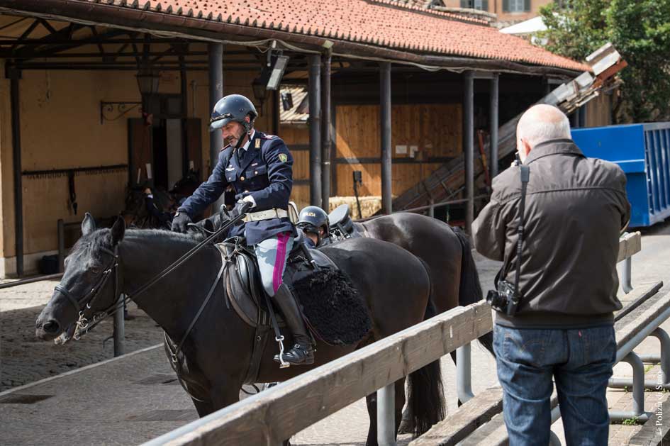 Il Calendario Polizia di Stato 2017 realizzato con gli scatti di Gianni Berengo Gardin