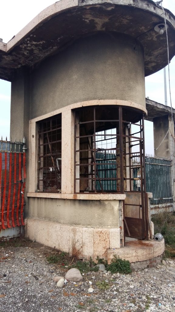 POLIZIA MUNICIPALE: CONTROLLI EX GASOMETRO. ALL’INTERNO DELLA VECCHIA PORTINERIA ALLESTITO RICOVERO ABUSIVO