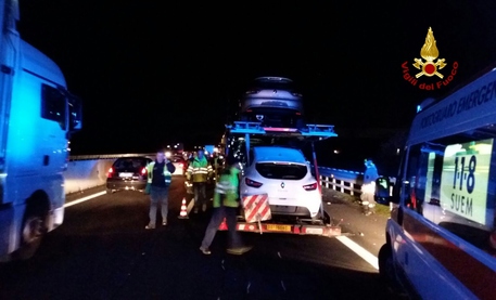 Scontro fra Tir e bisarca in A4, un morto
