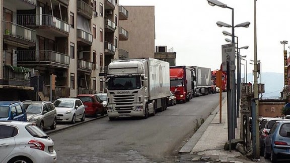 POLIZIA MUNICIPALE: SECONDA SETTIMANA DI CONTROLLI SU TIR A SAN MASSIMO. ALTRE 15 LE SANZIONI EMESSE