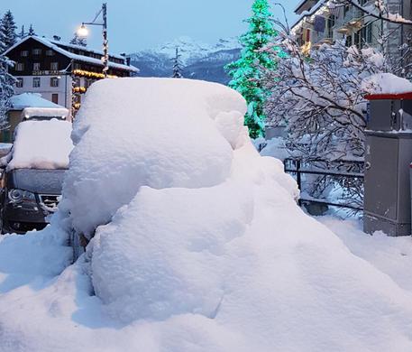 Cortina in tilt per le intense nevicate