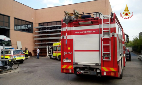 Principio incendio in magazzino ospedale