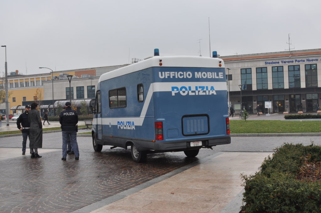 Verona: Torna il Camper della Polizia di Stato in città.