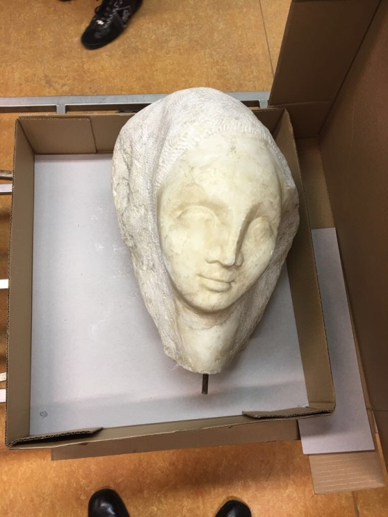 Testa statua trovata abbandonata Venezia
