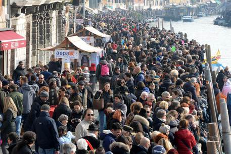Primo Maggio: Venezia,stretta su turisti