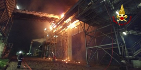 Fiamme a impianto rifiuti veneziano