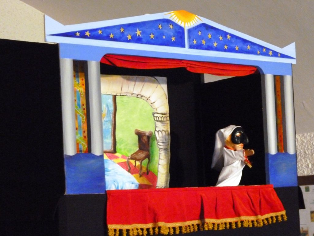 Spettacoli di burattini per bambini e per famiglie. 3 sabati mattina all’aria aperta per divertirsi imparando e soprattutto per viaggiare con la fantasia grazie alle marionette dell’Associazione Associazione Aldebaran, in collaborazione con il Progetto Favolavà