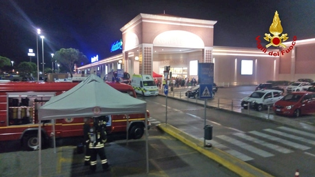 Sostanza urticante, evacuazione negozio