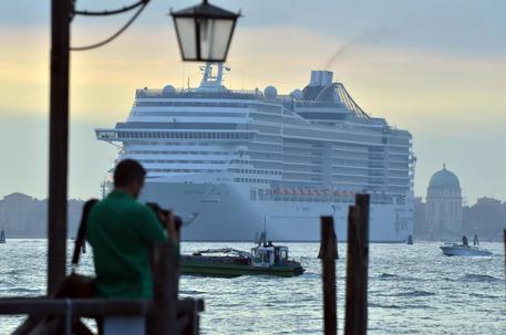 Grandi navi: Mit, fuori da laguna