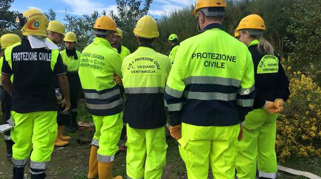 Protezione Civile. Scongiurato pericolo di ampliare area d’inquinamento delle acque dopo l’incendio di Brendola. Salvi i canali di irrigazione