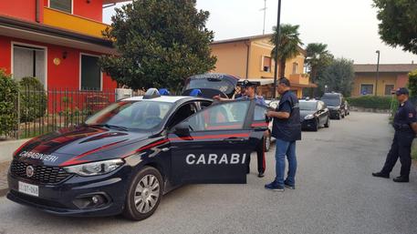 Ubriaco aggredisce genitori, arrestato