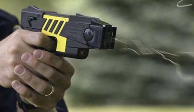 Via libera dalla Giunta alla sperimentazione del “taser” in dotazione alla Polizia Locale
