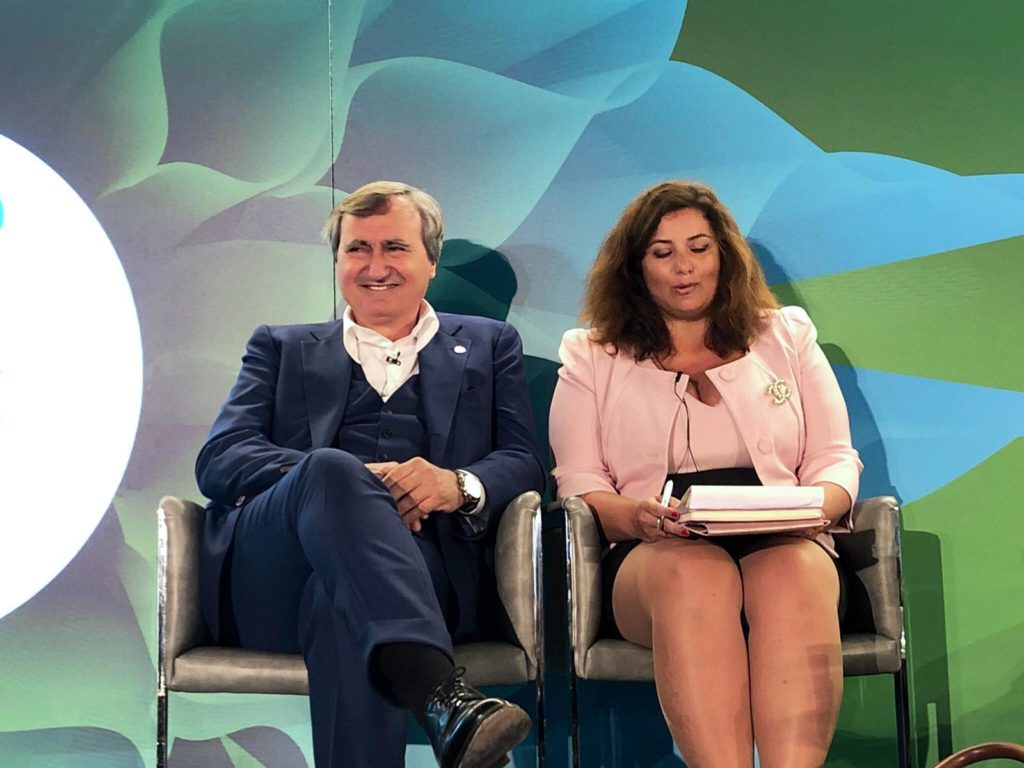 Il sindaco di Venezia Brugnaro al “Sustainability Summit” dell’Economist a Londra: “Stiamo dimostrando che i rifiuti possono diventare opportunità per recuperare risorse e creare nuovi posti di lavoro, grazie allo sviluppo dell’economia circolare”