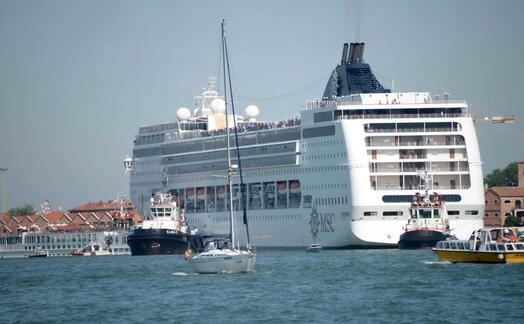 Incidente porto Venezia. Zaia:”Per allontanare le grandi navi dal centro giace da anni un progetto di regione e comune, il Ministro decida subito”