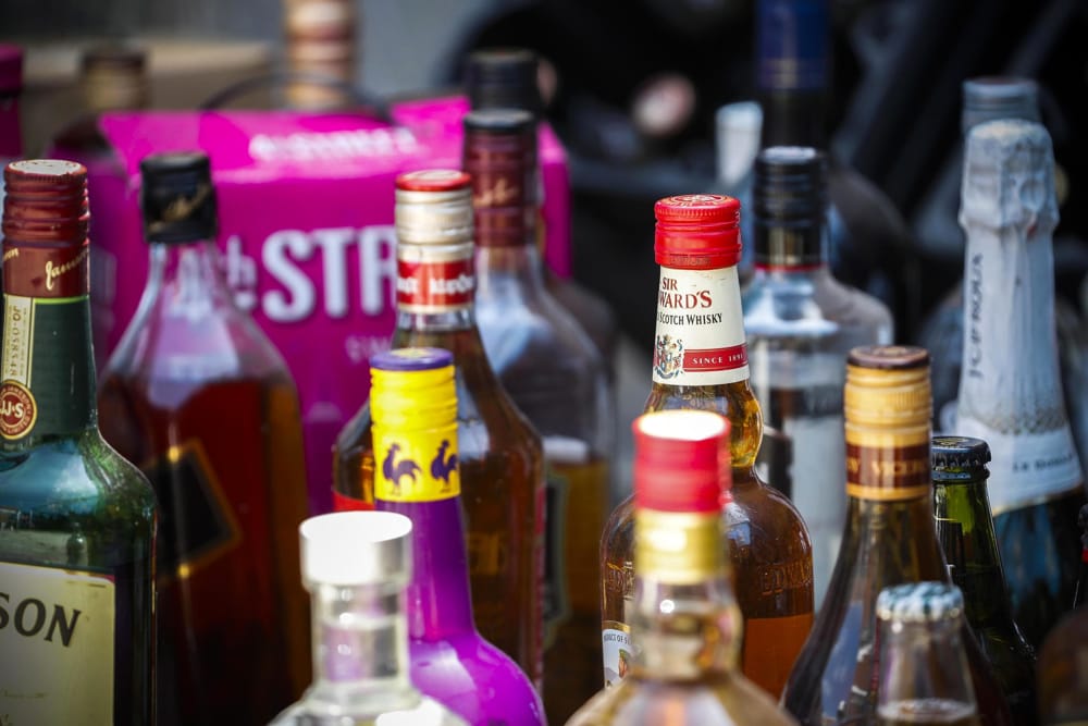 Bar serviva superalcolici a minorenni in pieno centro a Mestre: elevati tre verbali dalla Polizia locale