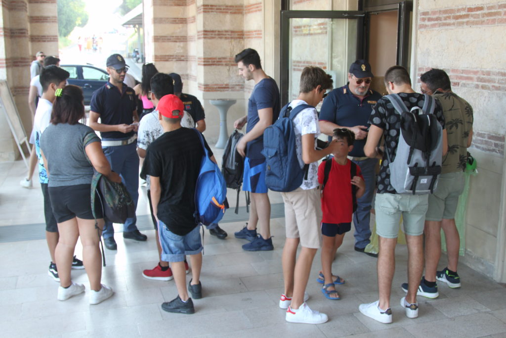 Verona – Controlli della Polizia di Stato presso le stazioni ferroviarie.
