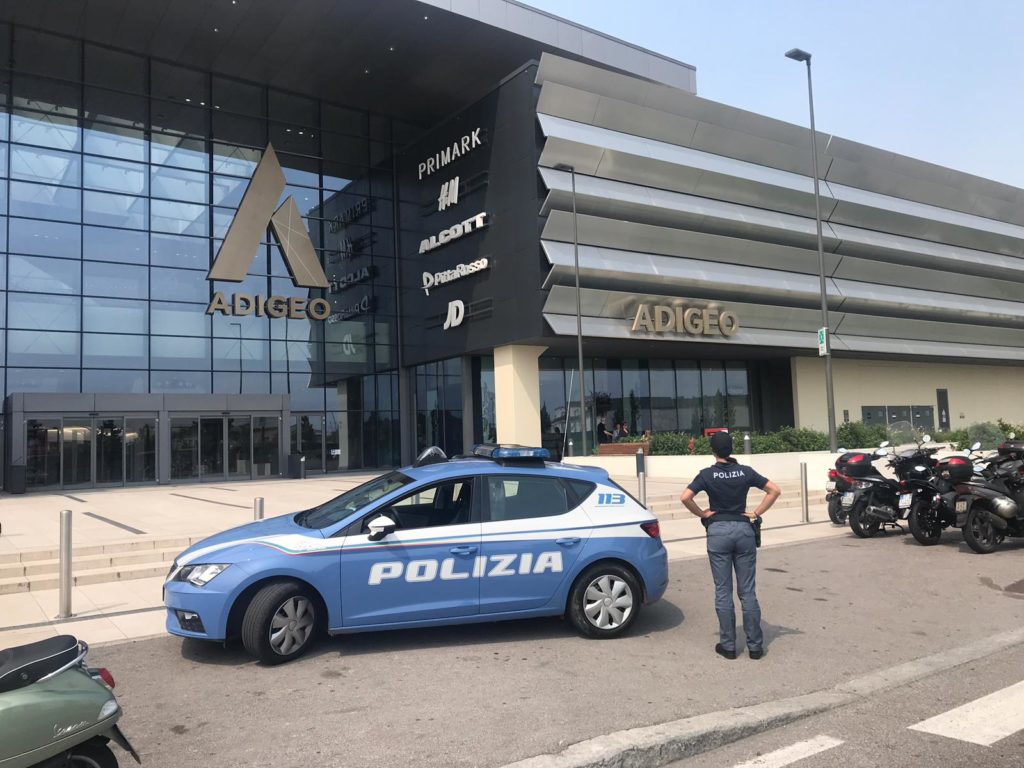 VERONA – Cerca di rubare dal supermercato 9 bottiglie di Whisky, denunciato dalla Polizia di Stato trentatreenne di nazionalità marocchina