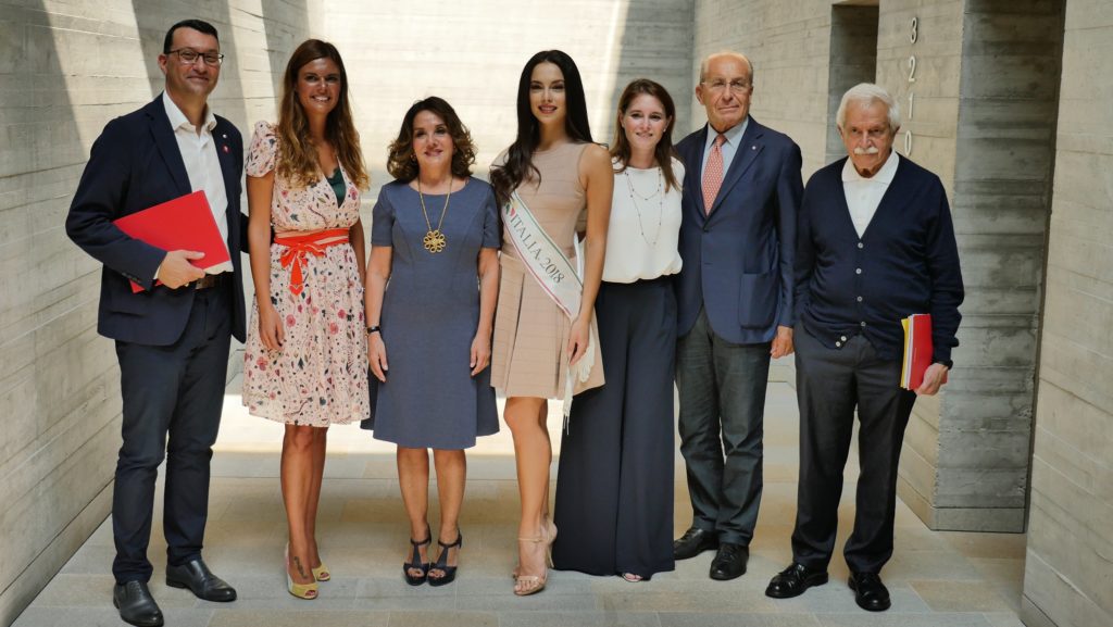 La presidente Damiano alla conferenza stampa delle prefinali di Miss Italia. Tris di donne in giuria per la scelta di 57 delle 80 finaliste