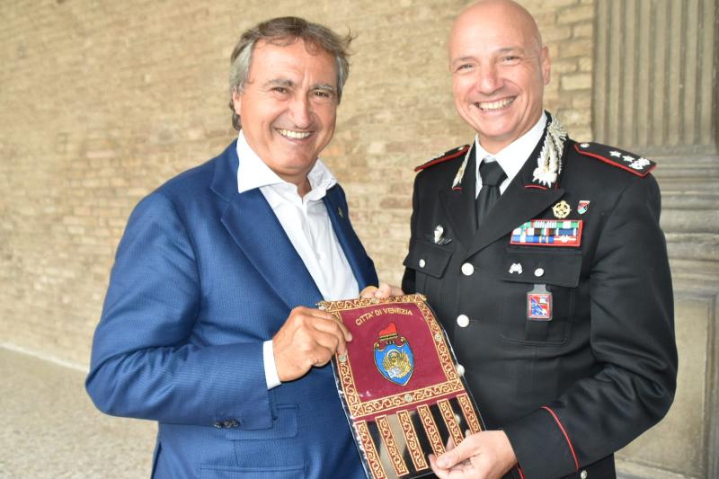 Il sindaco Brugnaro ha portato il saluto della città al generale La Gala, comandante uscente della Legione Carabinieri Veneto