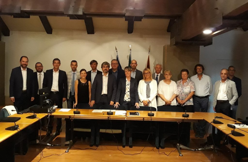 Finanziati nuovi interventi per la circolazione ciclistica: assessore De Berti sottoscrive a Palazzo Balbi 13 accordi con altrettanti comuni