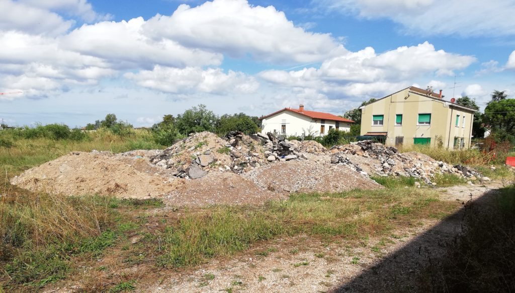 Discarica abusiva. Sequestrati materiale e rifiuti da scavo