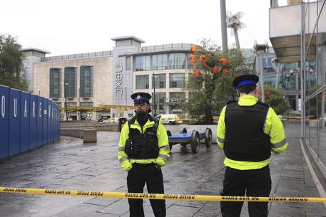 Manchester, accoltellamento in strada: cinque feriti. Indaga l’antiterrorismo