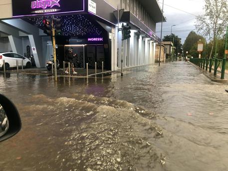 Nubifragio a Milano, città allagata
