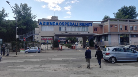 Ad un anno ingerisce droga, è gravissima
