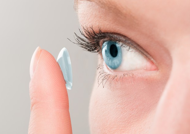 Nata la lente a contatto che rilascia farmaci nell’occhio