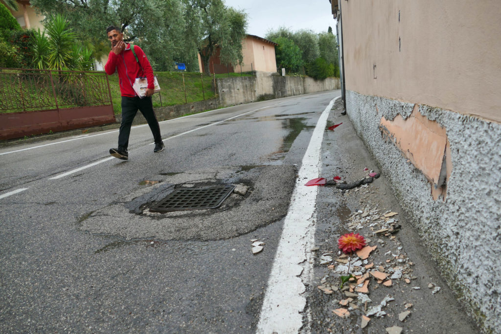 Verona, non aziona il freno a mano: fattorino muore schiacciato dal suo furgone