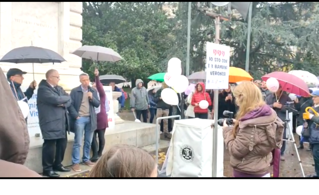 Verona: basta bimbi strappati!