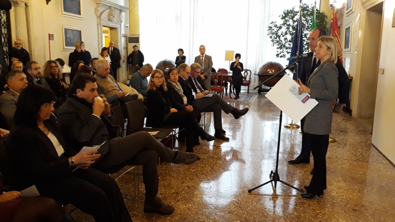 Violenza contro le donne: Lanzarin presenta nuova campagna regionale “Non sei sola” – Rete di 44 strutture, un centro ogni 53 mila donne, 12 milioni spesi in 10 anni, formati 3363 operatori di Pronto Soccorso