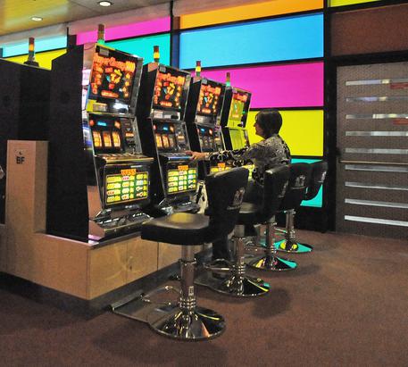 Gioco d’azzardo: Il Veneto spegne slot e vtl a orari obbligati – Lanzarin, “Tre fasce orarie valide in tutto il territorio, deterrente in più per le categorie a rischio.”
