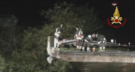 Maltempo, crolla viadotto sull’A6 Torino-Savona. Morta donna nell’Alessandrino. Po spaventa. Al Sud problemi in Campania e Calabria