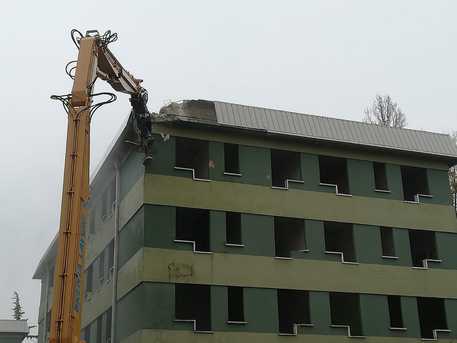 Demolizione palazzine via Anelli a Padova