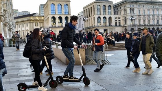 Micromobilità. Sono tre le aziende che faranno servizio in sharing a Milano per un totale di 2.250 monopattini