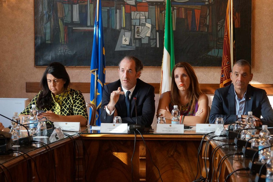 Sanità. Firmato accordo con Università di Padova e Verona per assunzione specializzandi. Zaia, “Diamo risposta a carenza medici e portiamo Accademia sul territorio”
