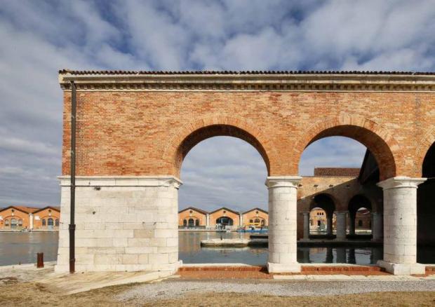 La Giunta approva lavori di riasfaltatura al Lido per 800mila euro. Zuin e Romor: “In pochi mesi già destinati alla viabilità 1,7 milioni. Stanziamenti fondamentali per la sicurezza dei nostri cittadini”