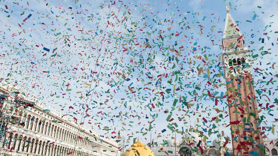 Carnevale 2020: vietato l’uso di coriandoli di plastica e simili. L’assessore De Martin: “Godiamoci questa festa con attenzione alla sostenibilità ambientale, tra comportamenti virtuosi e sensibilizzazione. L’Amministrazione di Venezia in prima linea”