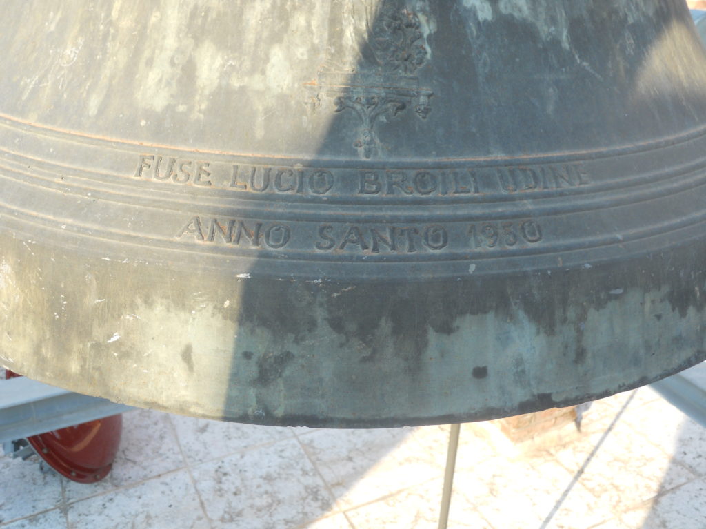 La curiosa vicenda delle campane del primo pubblico orologio della torre del castello di Villafranca