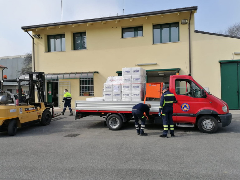 Coronavirus. Partiti verso le province del Veneto i primi contingenti di mascherine