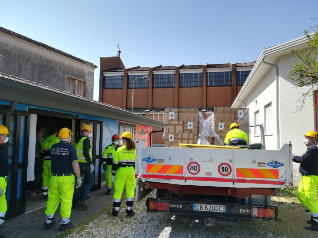 Coronavirus, continua la distribuzione dei Buoni Spesa e dei kit alimentari: coinvolte oltre 3.200 famiglie del territorio. L’assessore Venturini: “A breve si concluderanno le verifiche riguardanti un ulteriore migliaio di domande”