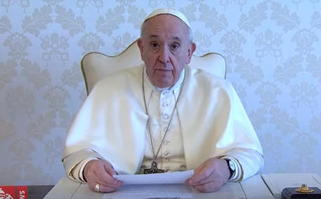 Papa: ‘C’è anche chi approfitta del momento di dolore’