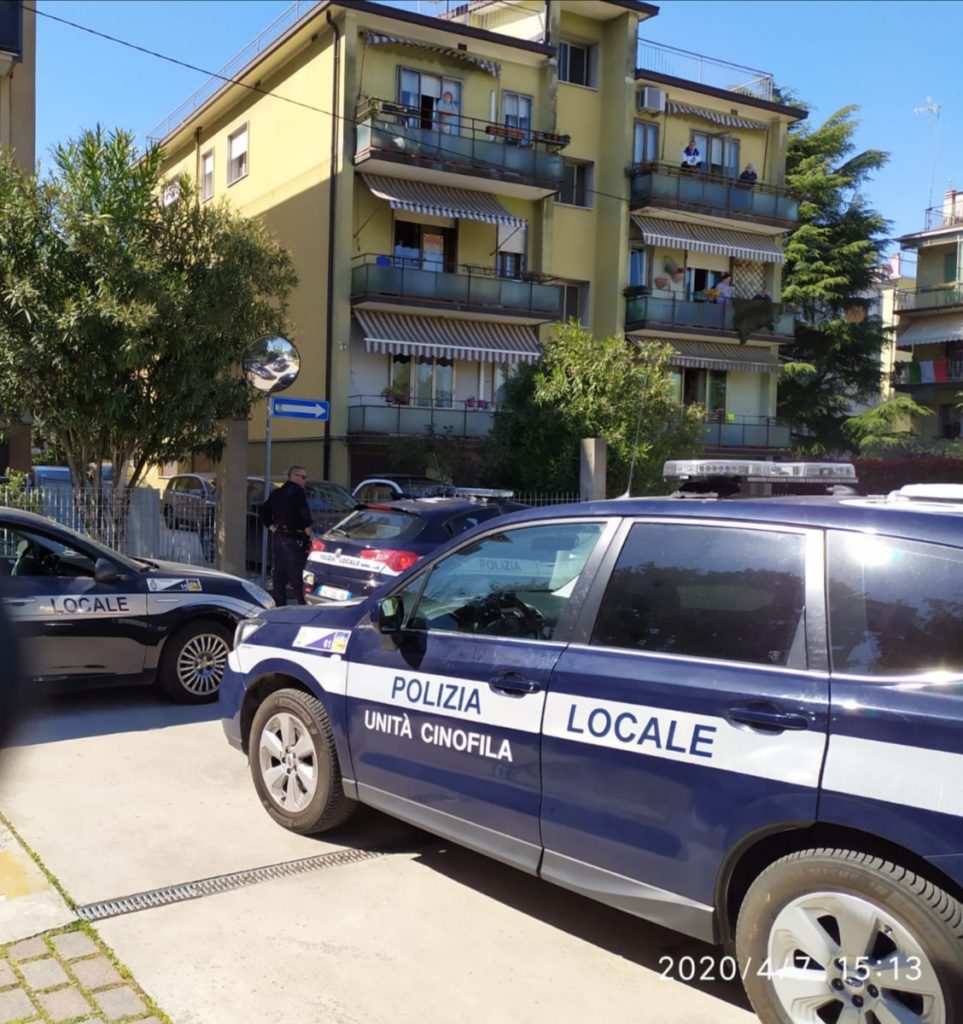 Polizia locale, contrasto alla droga: 8 spacciatori colti in flagranza di reato, sequestrate 500 dosi di stupefacente