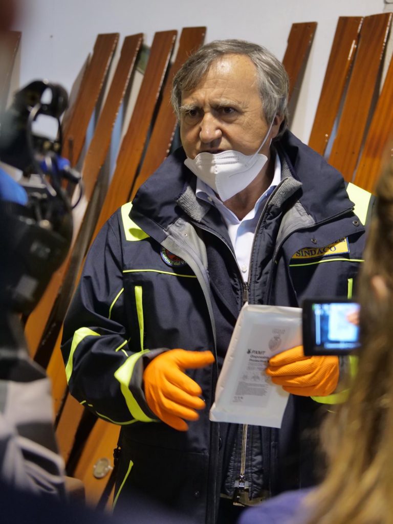 Arrivate 600.000 mascherine. Brugnaro: “Da domani distribuite a tutti i nuclei familiari di Venezia. Pacchetti personalizzati con il logo del Comune”